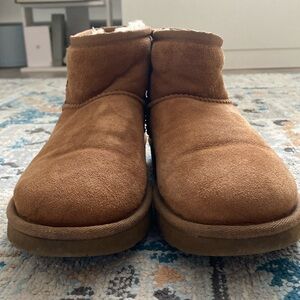 UGG MINI CLASSICS || SIZE US 6 - GENTLY USED!!